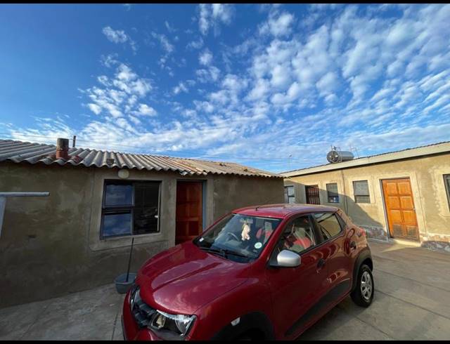 7 BEDROOM HOUSE FOR SALE IN ZOLA